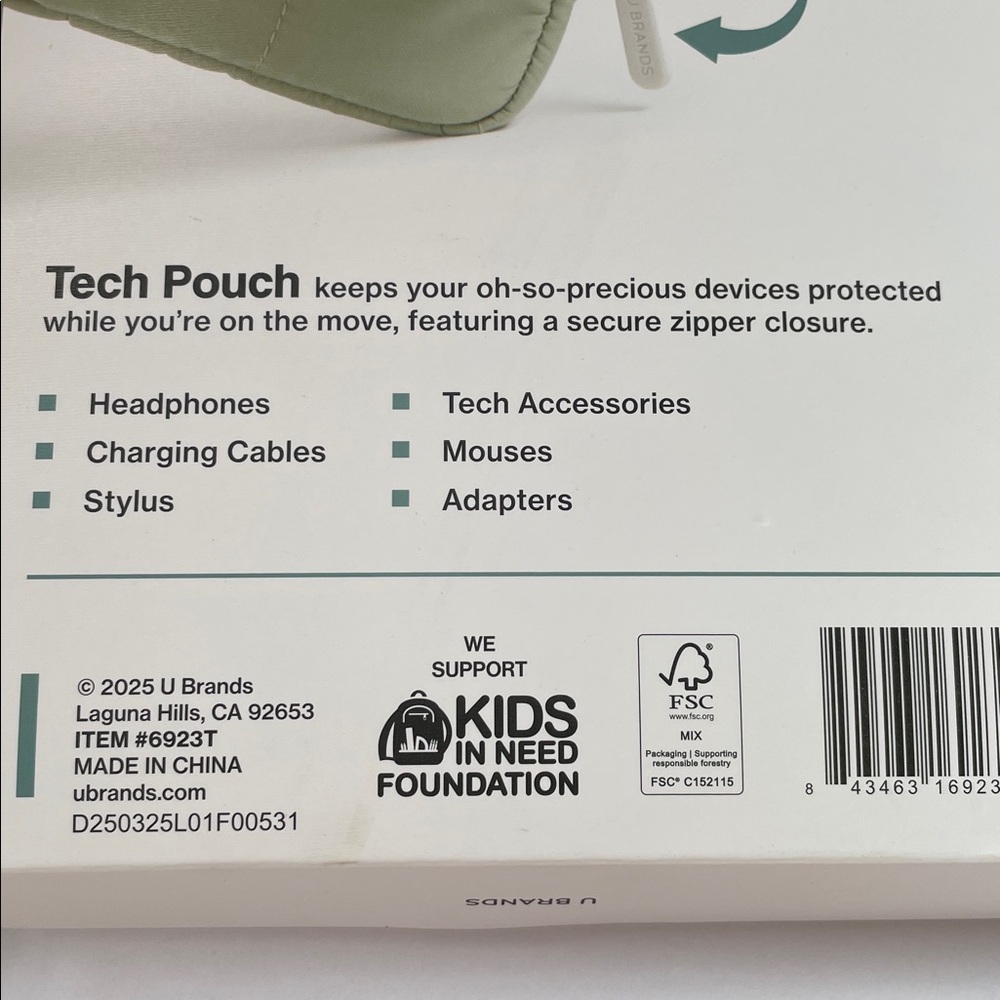 NWT Tech Pouch for Tablets & Accessories. Sage Green. - Picture 3 of 7